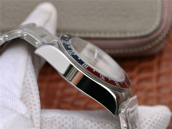 帝舵碧湾系列M79830RB-0001腕表