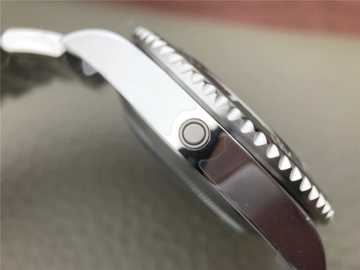 劳力士海使型系列m126600-0001腕表