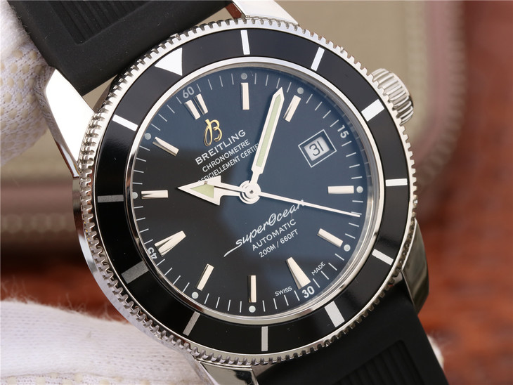 百年灵超级海洋文化系列A1732124.BA61.200S.A20D.2腕表