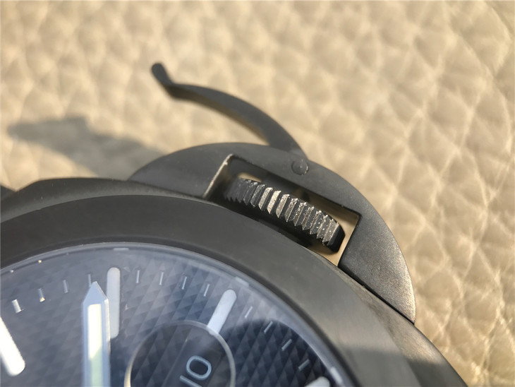 沛纳海特别版腕表系列PAM 00028腕表 (黑色PVD镀层精钢)