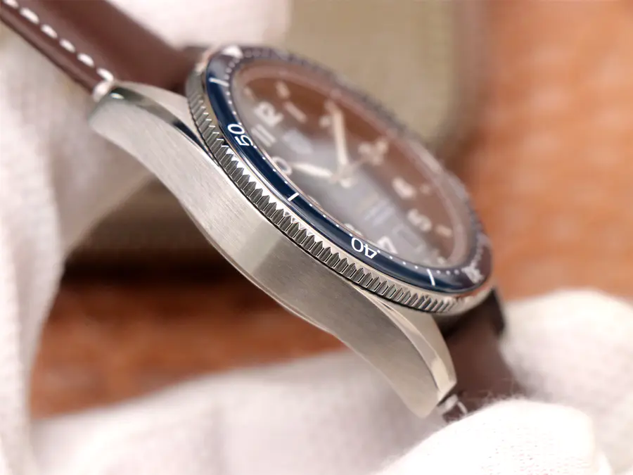泰格豪雅TAG HEUER AUTAVIA系列WBE5116.FC8266腕表