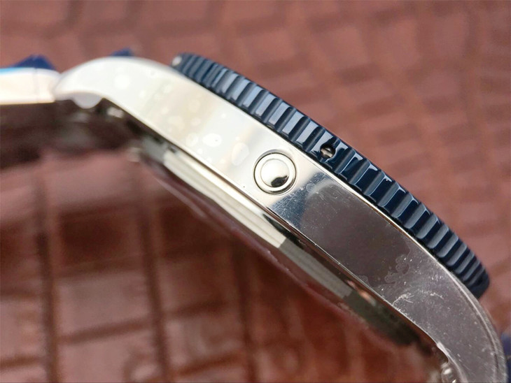 百年灵超级海洋系列Y1739316.C959.158S.A20SS.1腕表