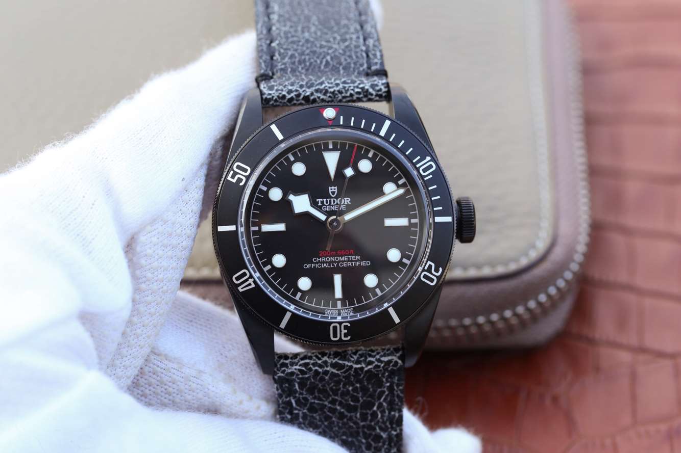 帝舵碧湾系列m79230dk-0007腕表