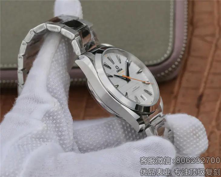 欧米茄搭载全新8900机芯海马系列 AQUA TEERA 150米腕表