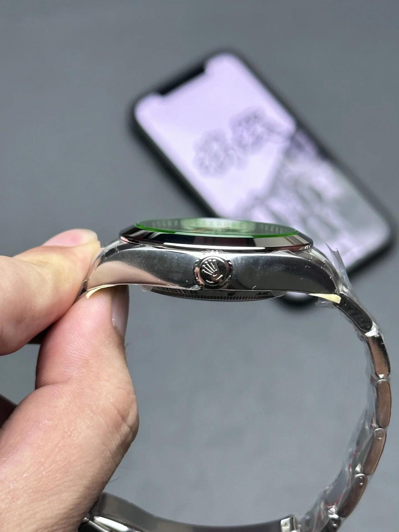 劳力士格磁型系列m116400gv-0001黑盘腕表(绿玻璃)